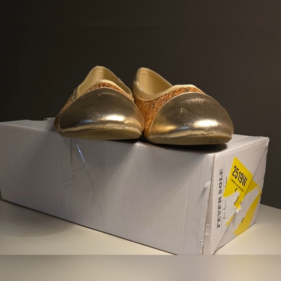 FEVER SOLE Round Toe Gold Glitter Ballet Flat #498 - Picture 12 of 12